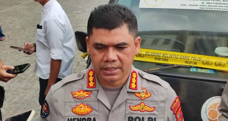095781100_1784609002-Kabid_Humas_Polda_Jabar_Kombes_Hendra_Rochmawan